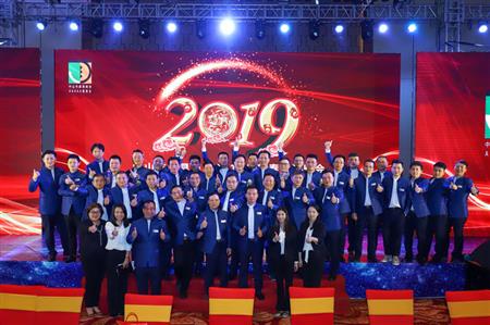 2019年3月，紅古軒榮升為中山市家具商會(huì)永遠(yuǎn)名譽(yù)會(huì)長(zhǎng)單位